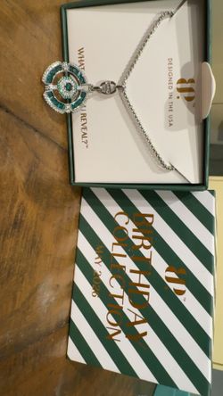 A royal touch necklace