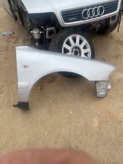 Audi 2001 right front fender