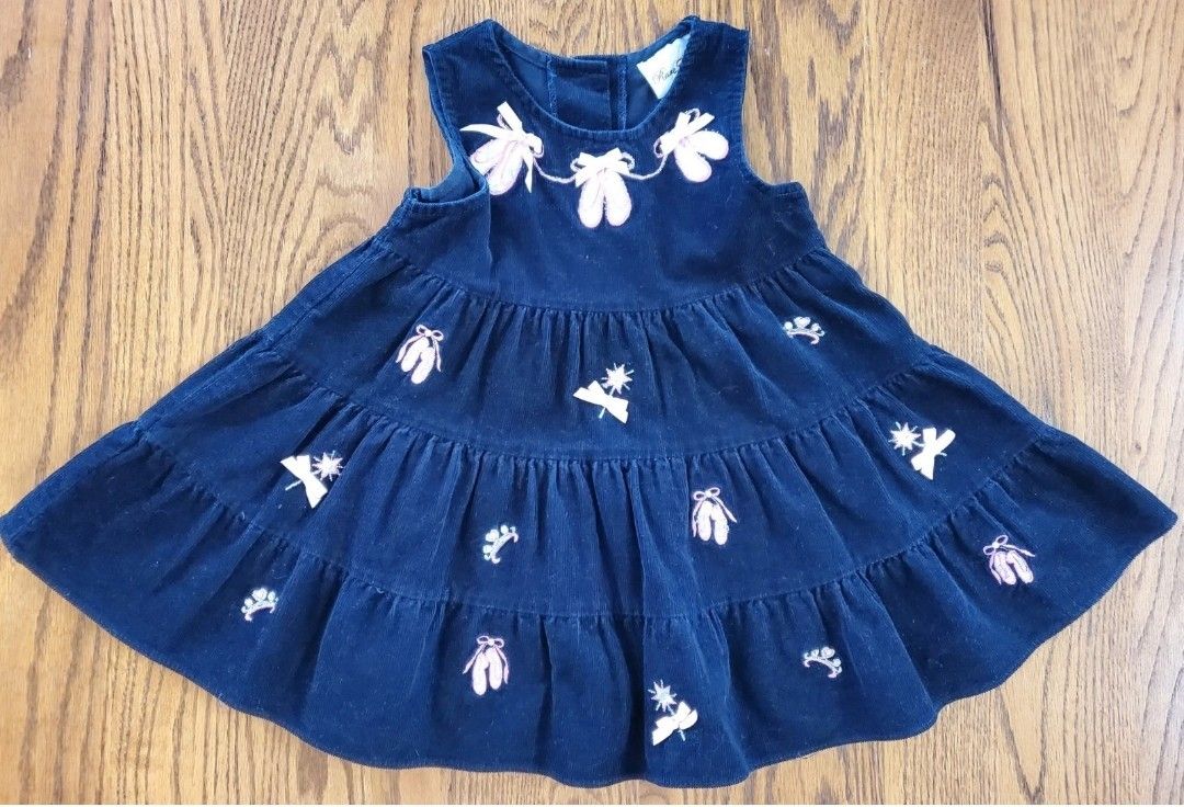 Vintage Rare Editions Girls 2T Black Sleeveless Jumper