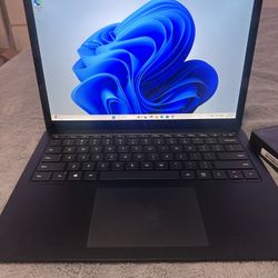 Microsoft Surface Laptop 3 / Core i7 / 16GB RAM / Windows 11 Pro / 13.5” Touchscreen / 256 GB SSD