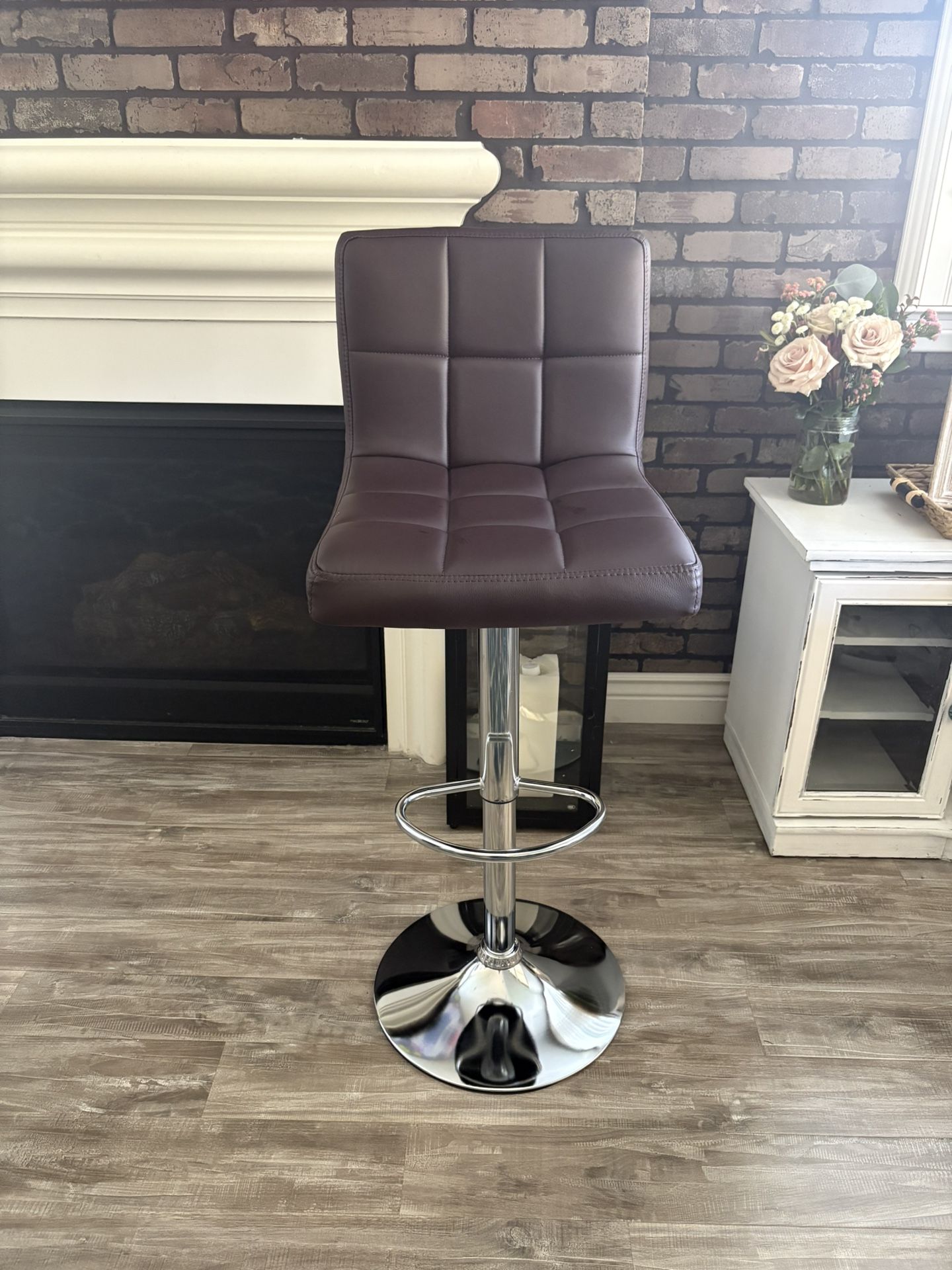 4 Swivel, Adjustable Height, Barstools. Brand New