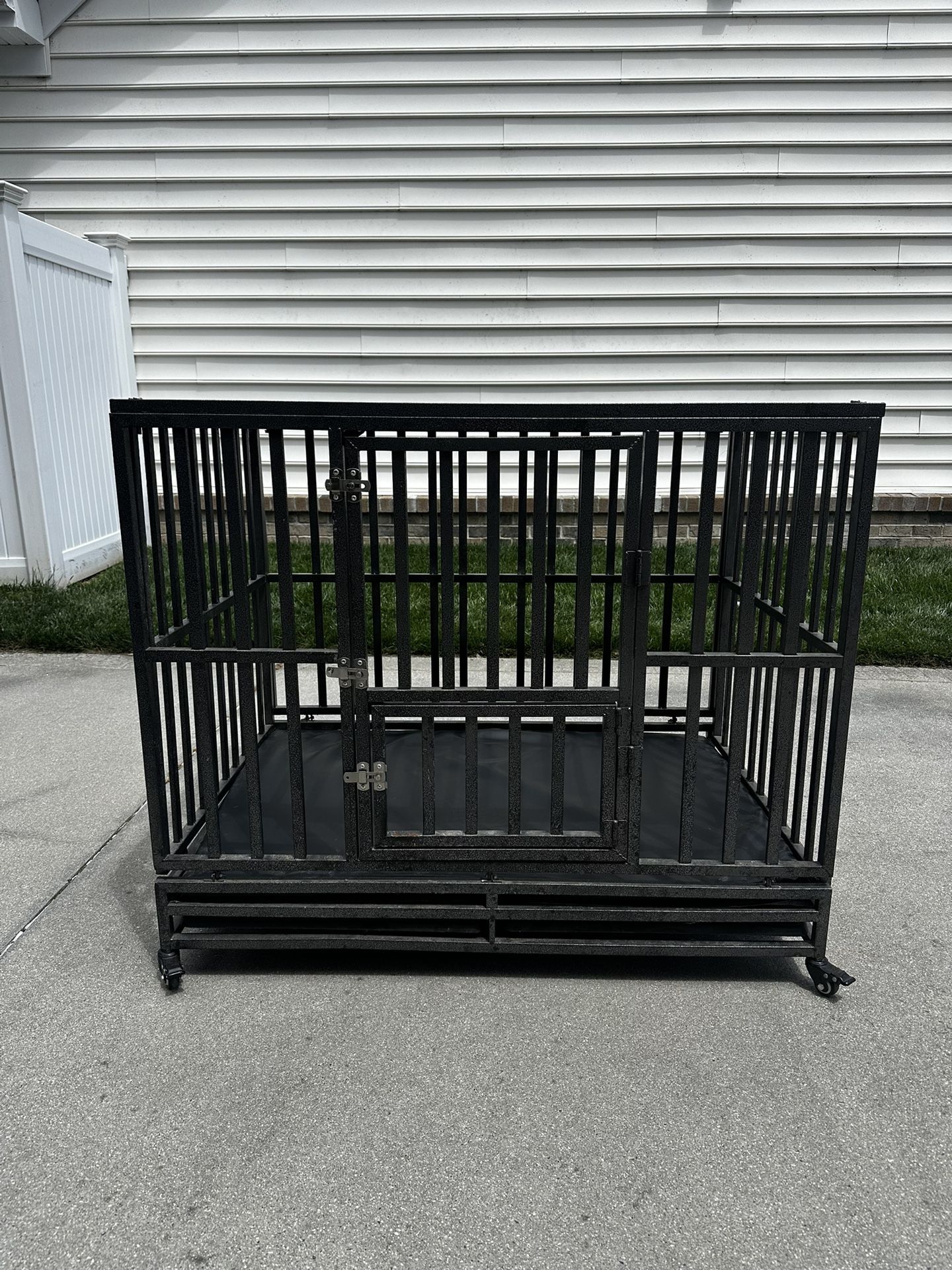 XL Heavy Duty Dog Cage