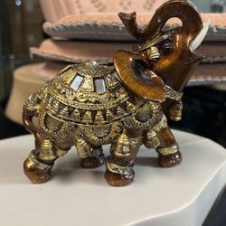 Medium Elephant 