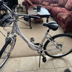 Women’s 21-Speed LIV Sedona DX W Bike By Giant **Like New**