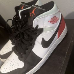 Air Jordan 1 Mid    Size:11.5