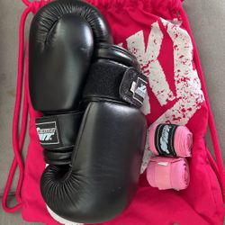 Boxing gloves And Wraps