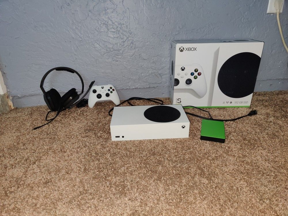 Xbox SERIES S Gaming Bundle