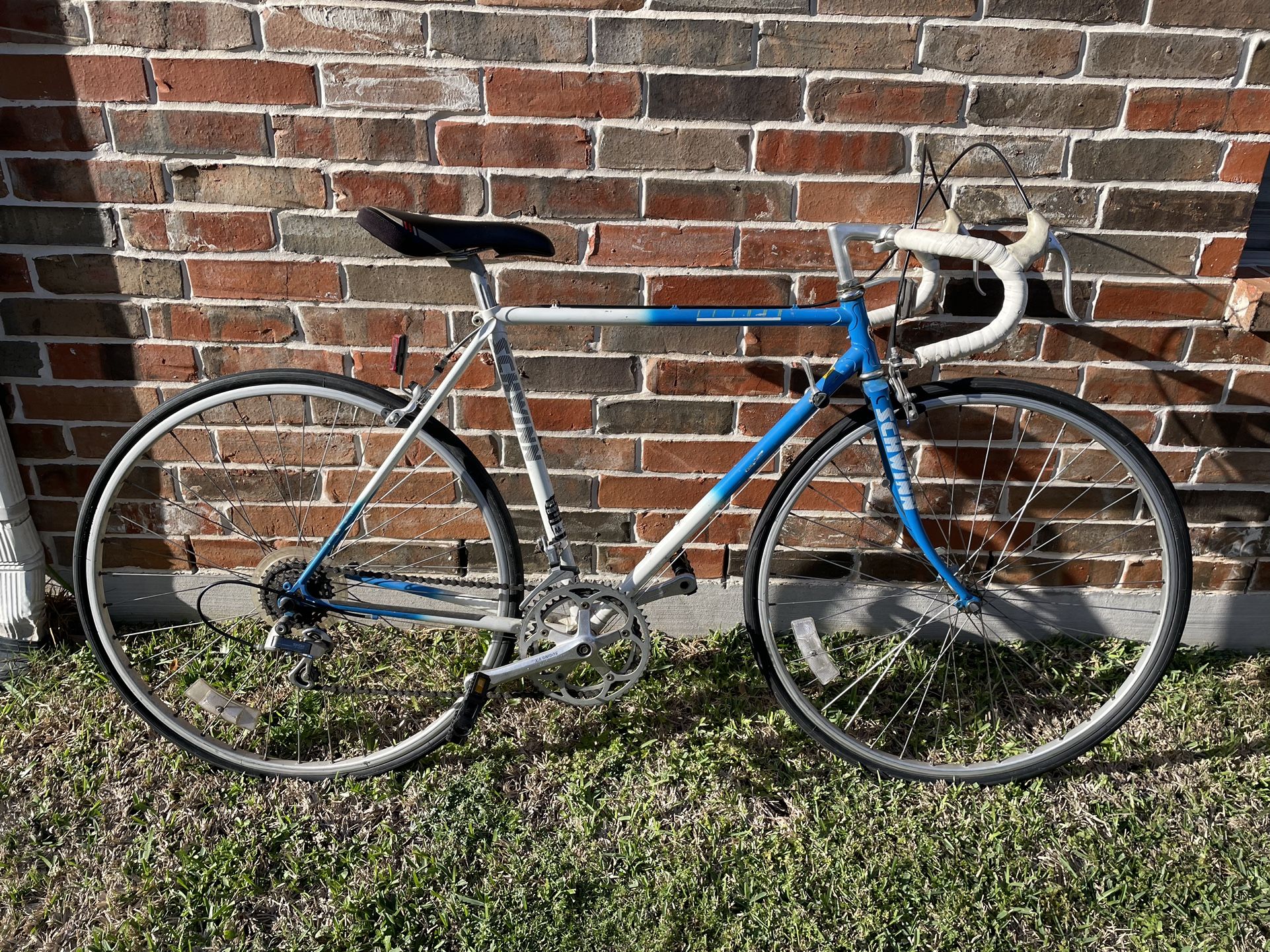 1988 Schwinn Le Tour Road Bike