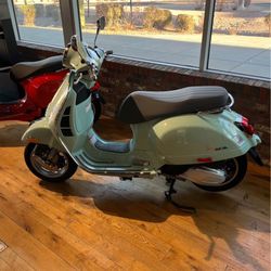 2024 Vespa GTS 300