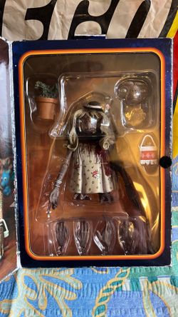 Ultimate Dress Up ET Neca Figurine
