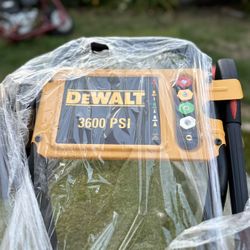 DEWALT 3600 PSI 2.5 GPM Cold Water Gas Professional Pressure Washer with HONDA GX200 Engine