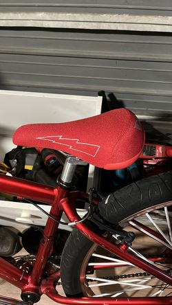 red SE seat need trade or buy