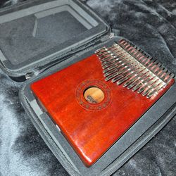 Gecko 17 Key Kalimba (Thumb Piano) With Hard Case And Tuning Hammer