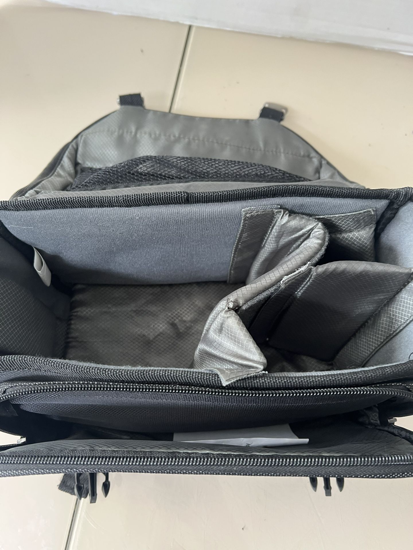 Nikon camera bag in good condition but needs a cleaning