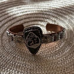 Southwestern Wolf "Storyteller" Copper Cuff – Forest Green Inlay Detail