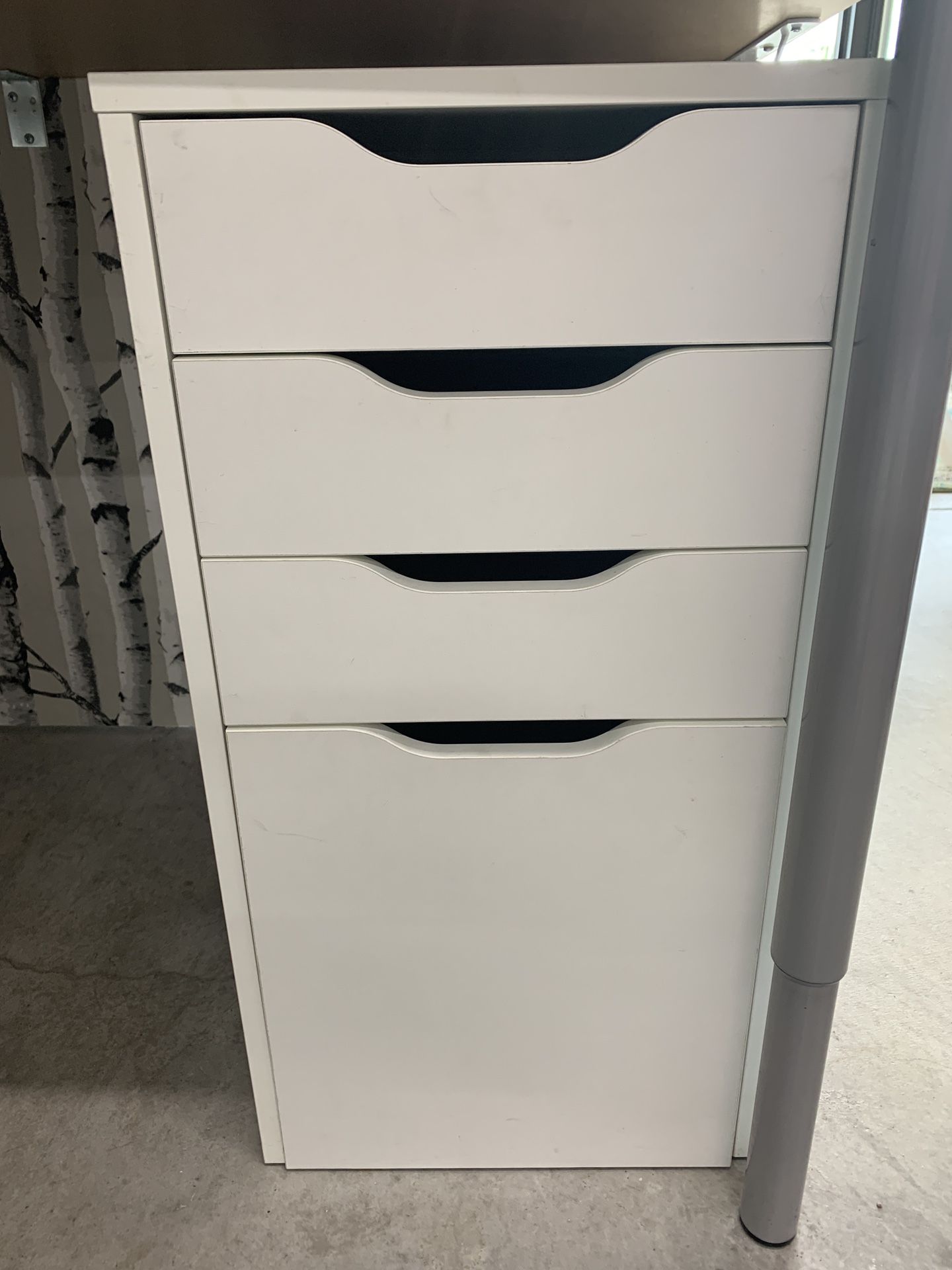 File Cabinet w/3 drawers