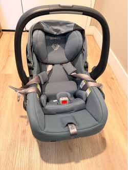UPPAbaby Mesa V3 Car Seat + TWO Bases