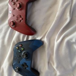 2 Xbox Controllers 