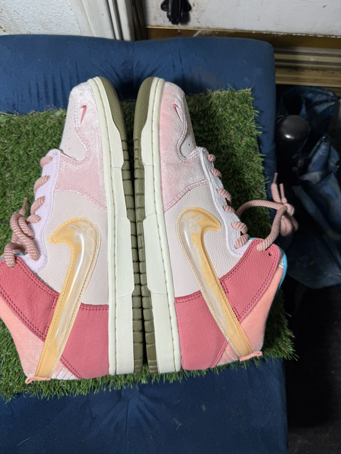 Nike Dunk Mid Social Status Strawberry Milk Size