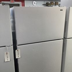 Hotpoint 15 Cu Ft Top And Bottom Fridge. 1 year Warranty 