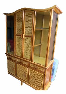 vintage rattan / wicker furniture.