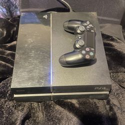PLAYSTATION 4