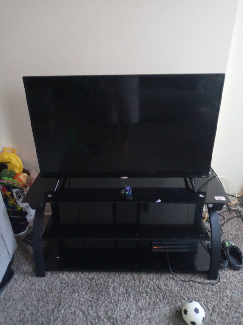 *** Price Reduced *** *** Must Go *** 38 inch flat screen Roku TCL TV... Includes A Blk TV Stand "Must Go"
