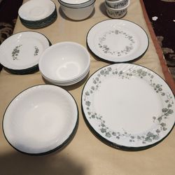 CORELLE PLATE 36 PIECES IS LIKE NEW 