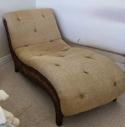 CHAISE LOUNGE