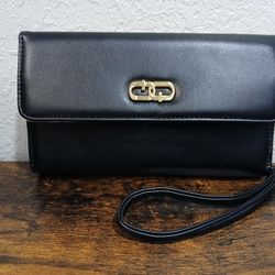 Time and Tru Ainsley Bulk Black Clutch