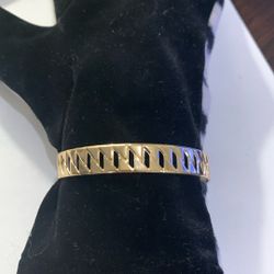 GOLD TONE CUT-OUT DESIGNED COPPER BRACELET 