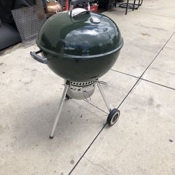 Weber kettle charcoal grill. Asador Weber 22” para usarse con carbón