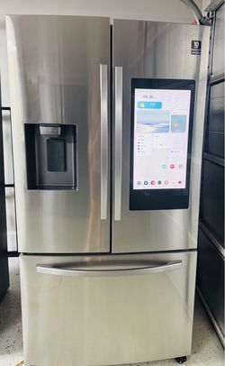 Samsung Family Hub French Door Refrigerator In excellent working condition.