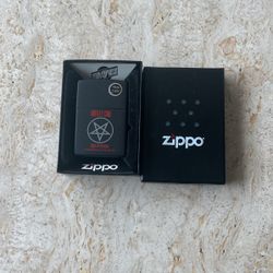 Motley Crue Zippo Lighter In Box Brand New 