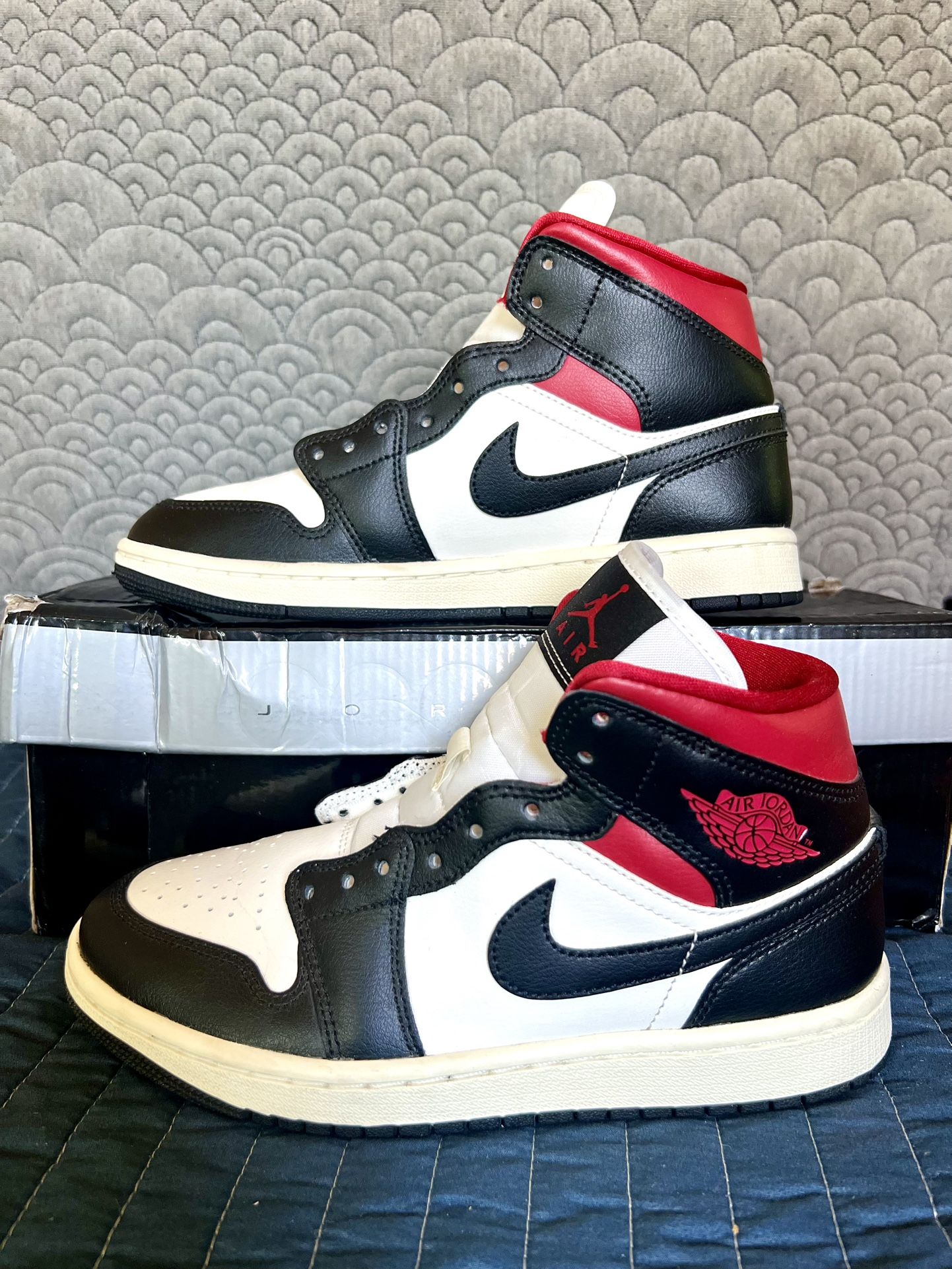 Air Jordan Women's Size Mid 'Black Sail Gym Red' BQ6472 061