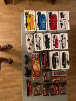 Lot of metal die cast scale collectibless (beautifull collection )