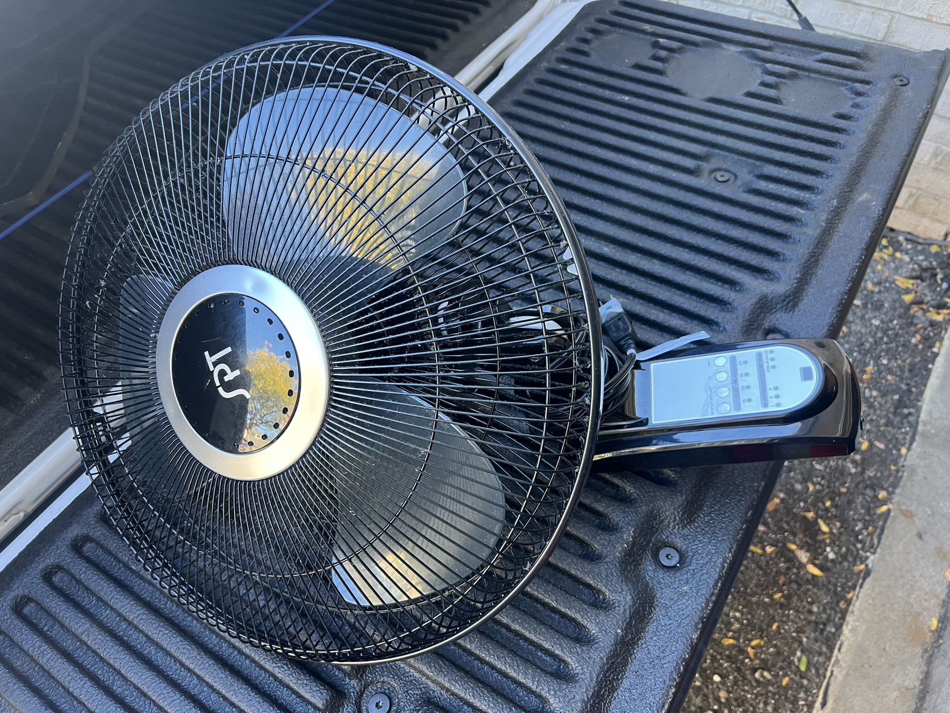 SPT Oscillating Fan