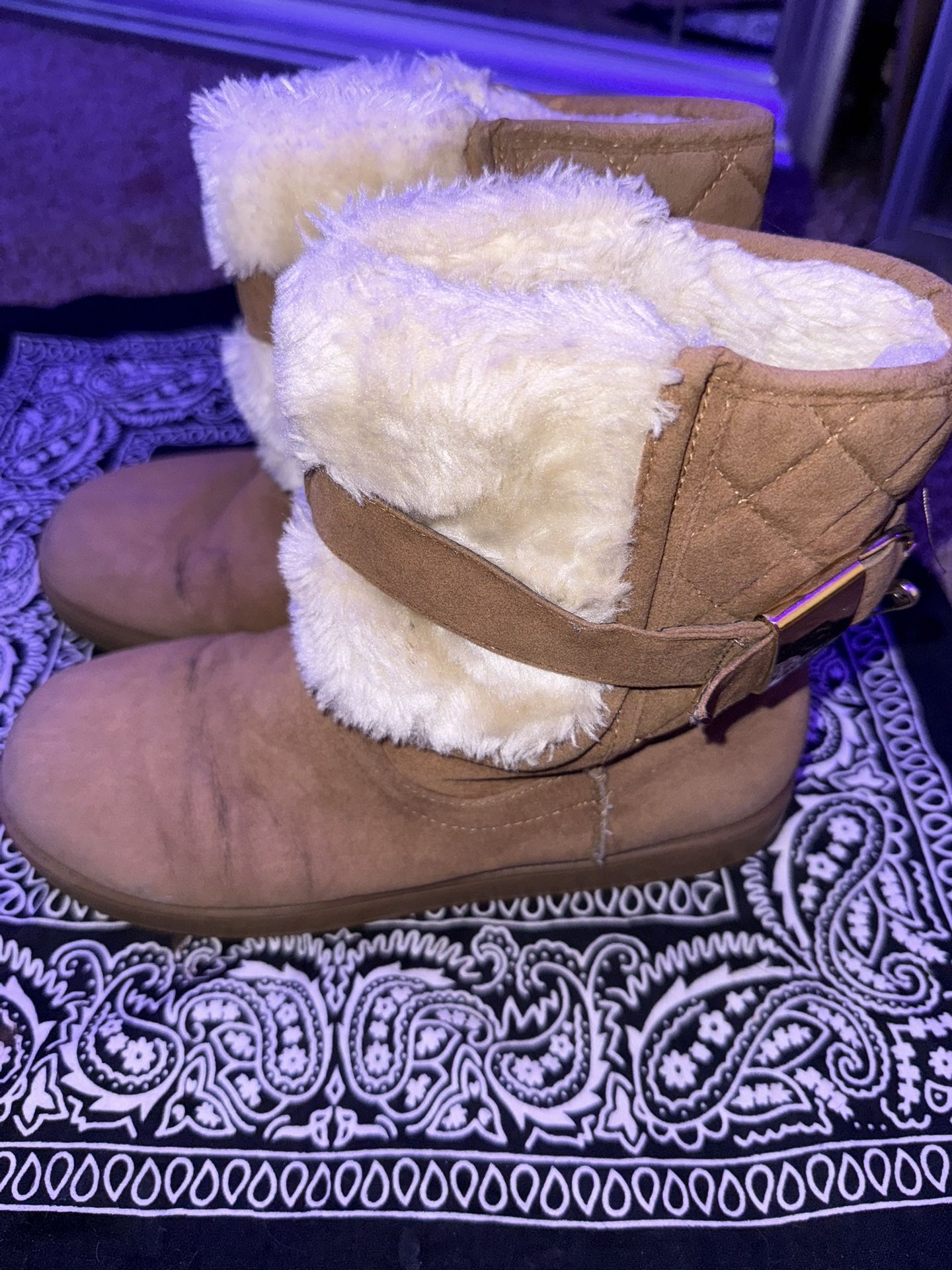 guess fuzzy boots