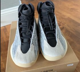 Yeezy Qntm Lifestyle Model Size 11.5