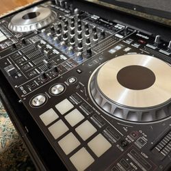 Pioneer DDJ- SZ2 DJ Controller - With Flight Case 