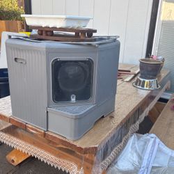 A Covered Litter Box For Cats