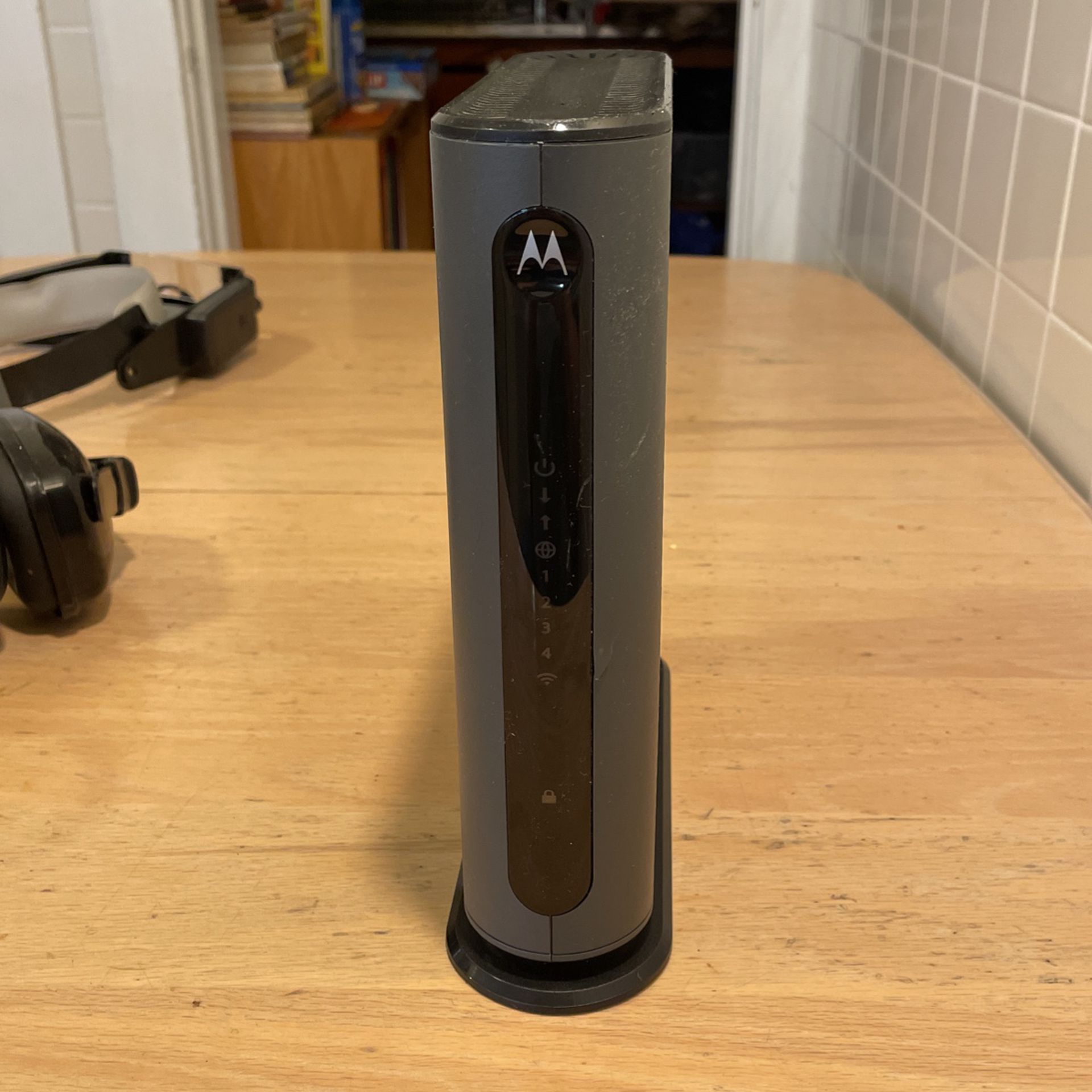 Motorola MG7310 Docsis 3.0 Cable Modem With Router