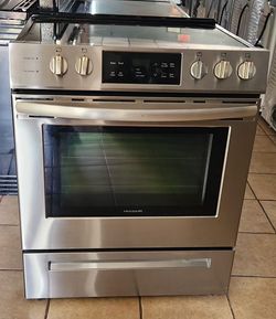 Estufa Eléctrica marca Frigidaire