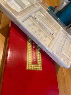 Estée Lauder makeup organizer