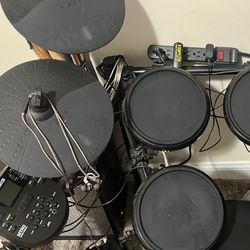 Alesis Nitro E-Drum Set With Double Pedal
