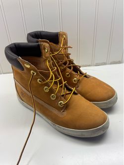 Timberland Women’s Wheat Nubuck Waterproof Chukka Boots Size 7