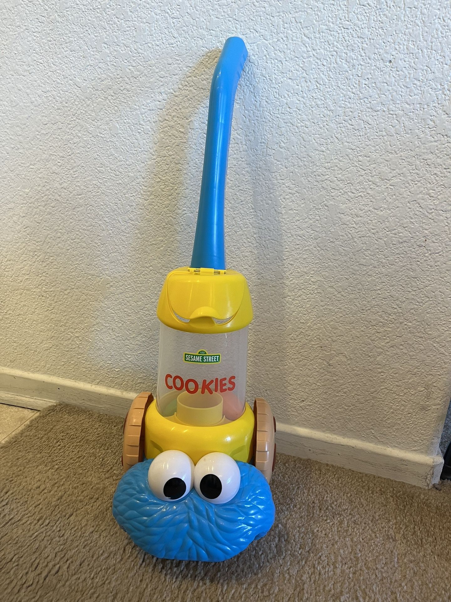 Cookie Monster Play Vacuum