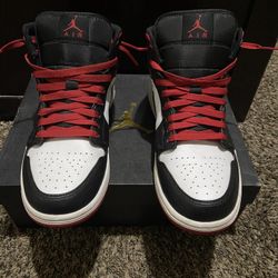 Air Jordan 1 Mid 
