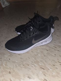Nike Air Max Nuaxis. Women size 7