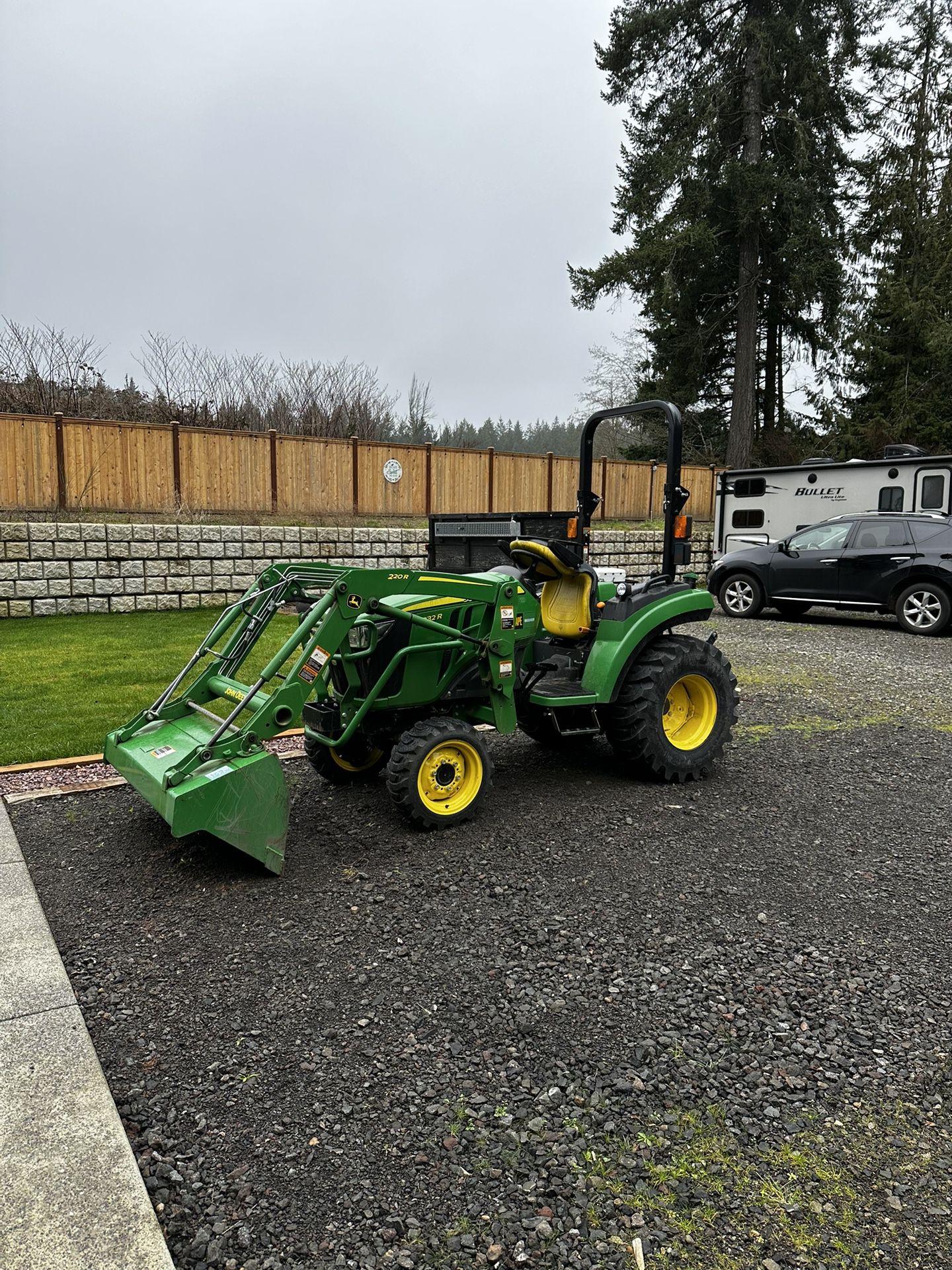 2021 John Deere Tractor w/loader - 2032R